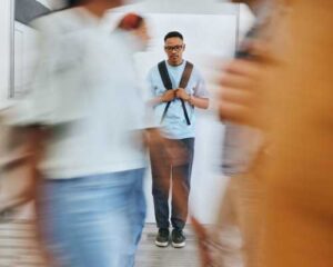 Read more about the article Sosyal Anksiyete ve Öğrencilerin Eğitimine Etkisi: Bir Engelin Üstesinden Gelme Yolculuğu
